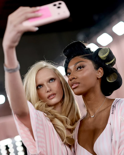 Янголи повертаються: все про б&rsquo;юті-образи Victoria's Secret Fashion Show 2025
