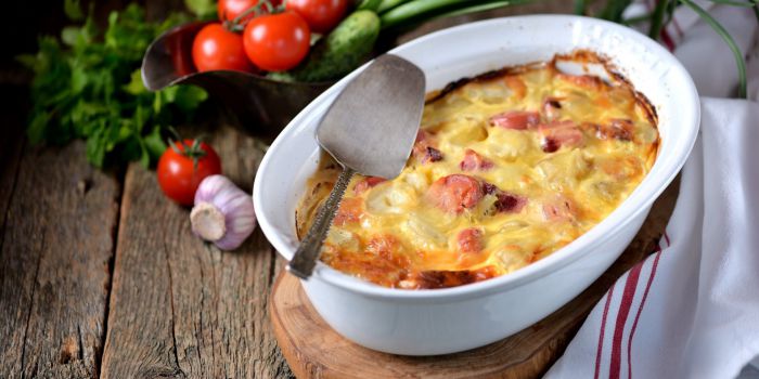 Картопляна запіканка з сосисками &mdash; смачний рецепт