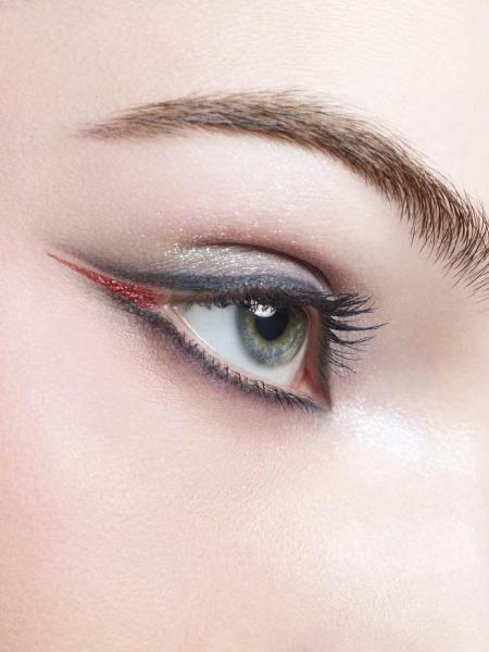 CHANEL Holiday 2025: зоряна святкова колекція макіяжу