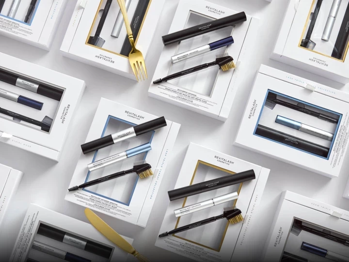Як відростити вії. Vogue Beauty Advent, День 2