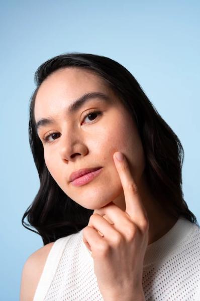 Що робити, якщо перед вечіркою з&rsquo;явився висип. Vogue UA Beauty Advent, День 9