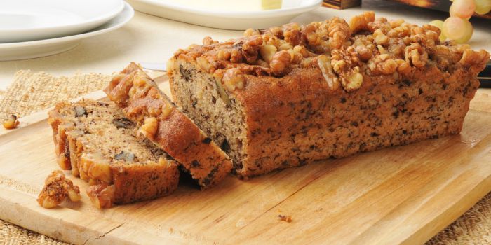 Банановий кекс з медом і горіхами &mdash; рецепт