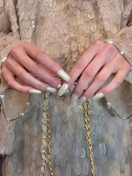 "Пташині" нігті Chanel: історія найказковішого манікюру Haute Couture