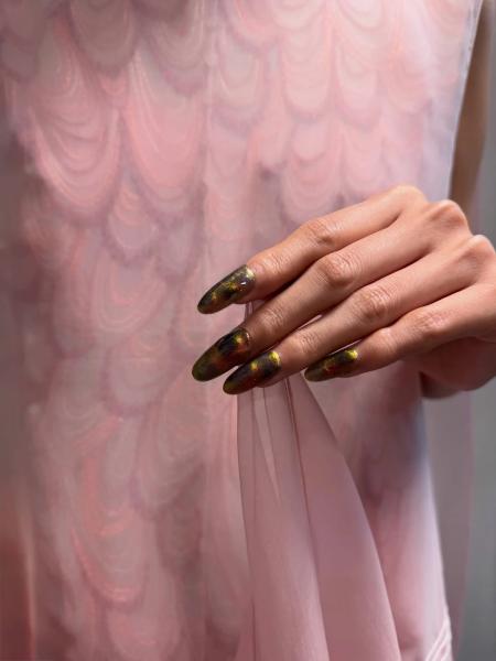 "Пташині" нігті Chanel: історія найказковішого манікюру Haute Couture