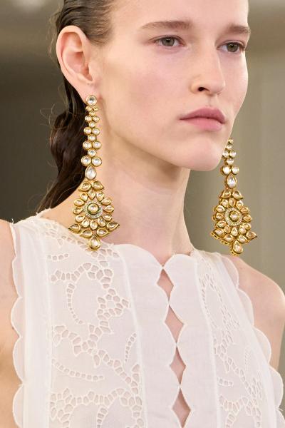 Трендові брови 2026 року: від подіумів до street style
