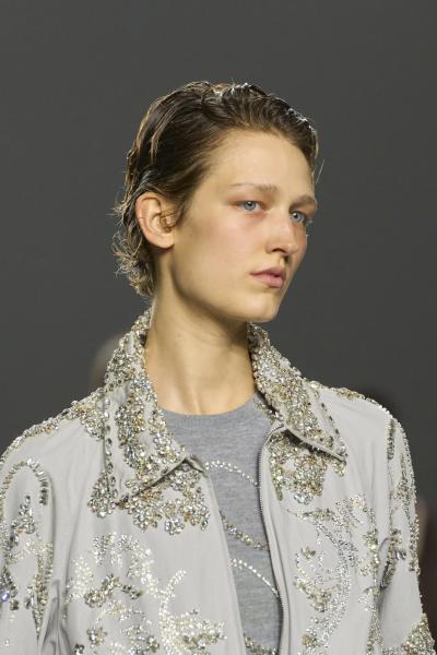 Трендові брови 2026 року: від подіумів до street style