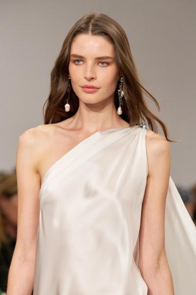 Трендові брови 2026 року: від подіумів до street style