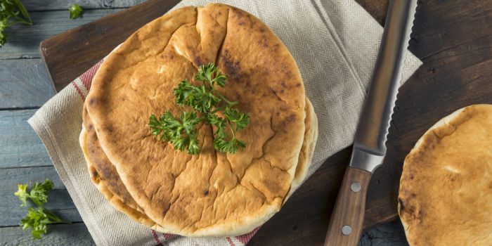 Печений пиріг з картоплею на сковороді