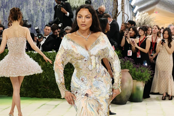 "Голі" нігті &mdash; прозорий манікюр, що підкорив Met Gala 2026