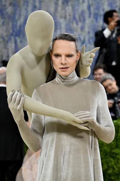 Met Gala 2026: що насправді означали найбільш епатажні б&rsquo;юті-образи зірок