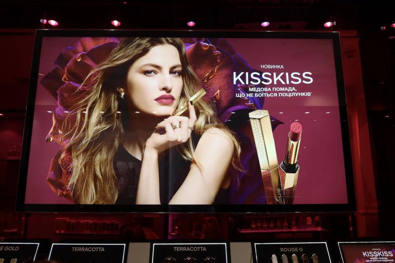 Медовий поцілунок: Guerlain представляє нову помаду KissKiss, яка не боїться пристрасті