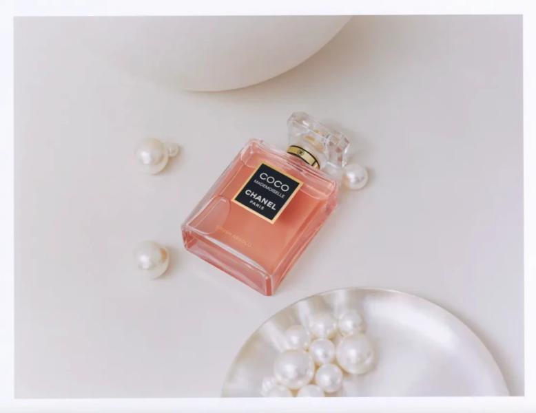 Нова муза Chanel: Грейсі Абрамс стала обличчям аромату Coco Mademoiselle Crush Absolu